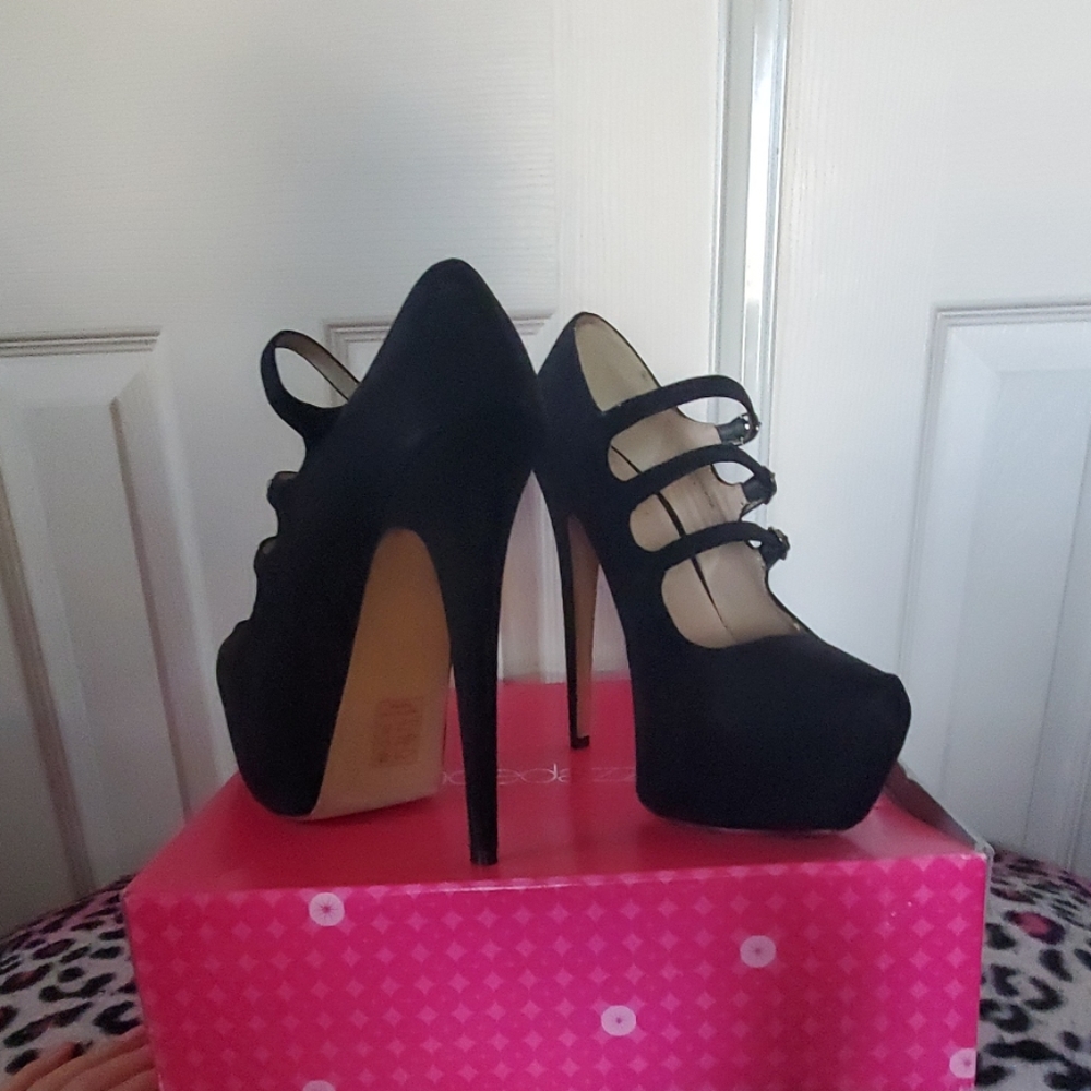 Shoes - Picture 2 of 3